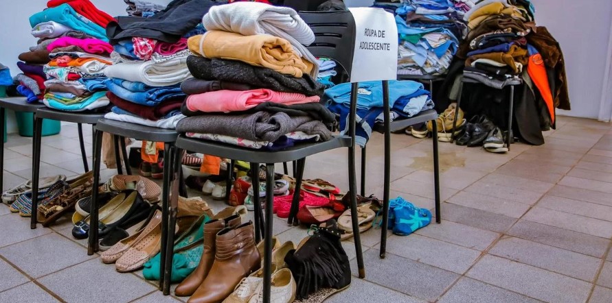 imagem de doaçao de roupa